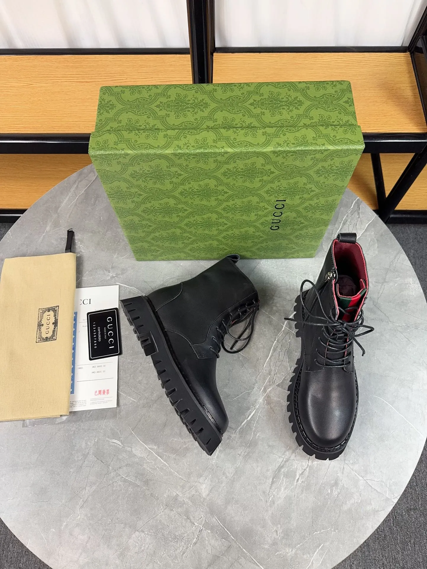 Men's shoes 💰640💰 New model from Gucci, double GG groove thick-soled loafers. The original version is made 1:1. Super beautiful quality, classic model at the counter. ❶Upper: original open-edge beaded cowhide ❷Inner lining: water-dyed cowhide ❸Feet: water-dyed cowhide ❹Outsole: ultra-light original sole ❺Thick sole heightening: 3.5cn ❻Packing: original packaging ❼Number: 35-42 (41 41 customized, non-refundable) Men's model: 38-46 (45, 46 customized, non-returnable)
